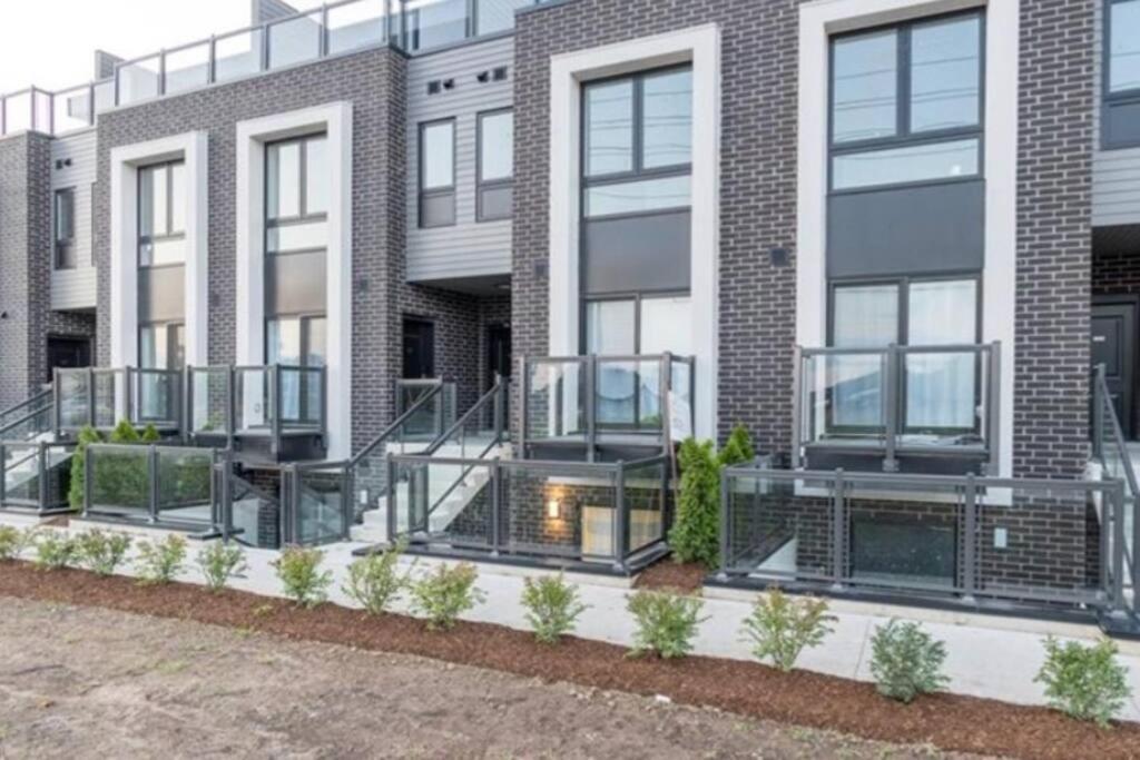Exquisite, Bright & Modern Condo. شلالات نياغارا المظهر الخارجي الصورة