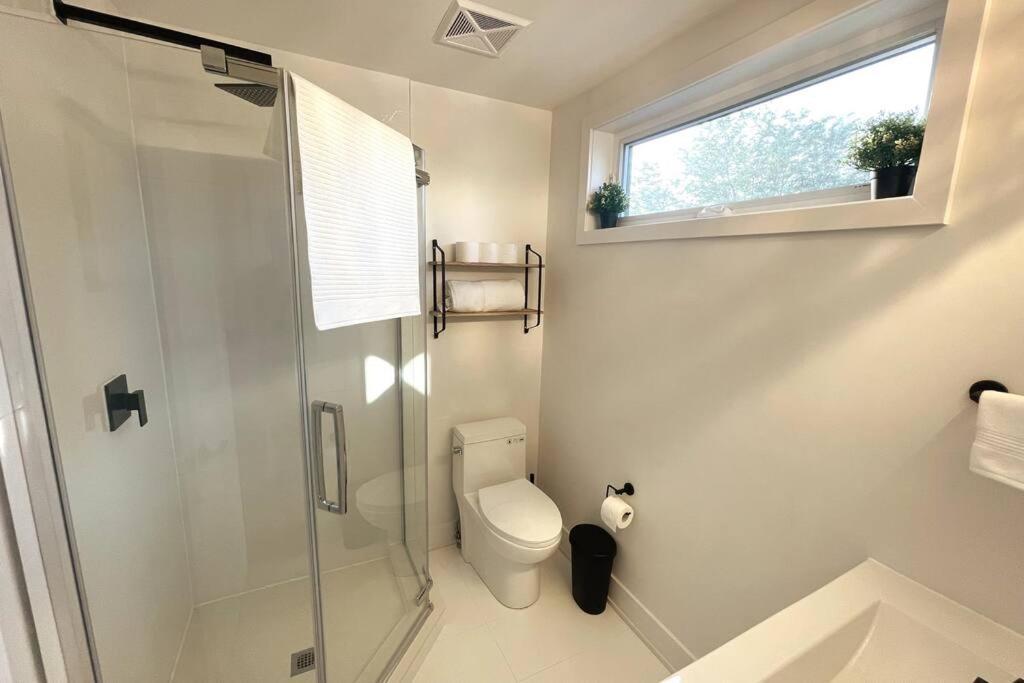 Exquisite, Bright & Modern Condo. شلالات نياغارا المظهر الخارجي الصورة