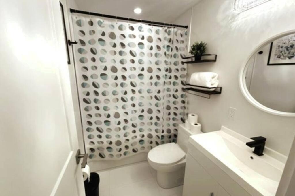 Exquisite, Bright & Modern Condo. شلالات نياغارا المظهر الخارجي الصورة
